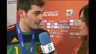 Икер Касильяс поцеловал репортершу