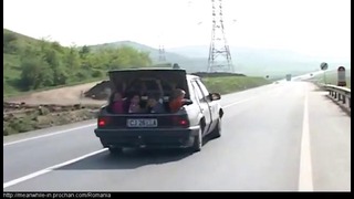 Водитель посадил детей в багажник