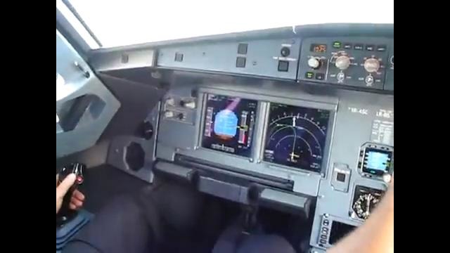 Airbus A318 – Из кабины экипажа (cockpit)