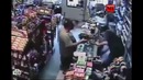 Грабитель-неудачник едва уцелел в схватке с продавцом магазина