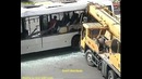 Автокран врезался в автобус с пассажирами