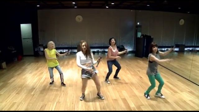 2NE1-Falling In Love Dance Practice