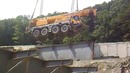 Большегрузный кран Liebherr падает в ад
