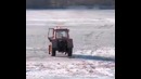 Трактор пошел под лед