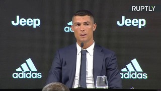 Криштиану Роналду даёт пресс-конференцию о своём переходе в «Ювентус»