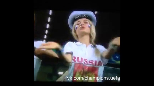 Милая российская болельщица перед матчем