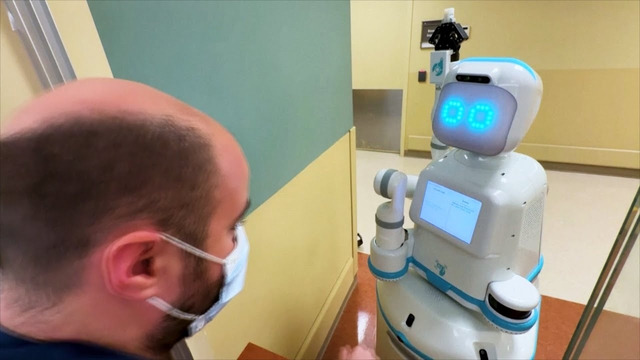 Роботы трудятся вместо медсестёр в США