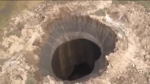 Ямал – невероятная воронка Giant Hole in the ground – Yamal (Russia)