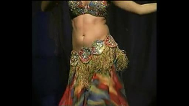 Красивый арабский танец