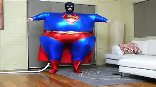 Костюм Супермена в действии