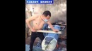 Как делают потертые и рваные джинсы
