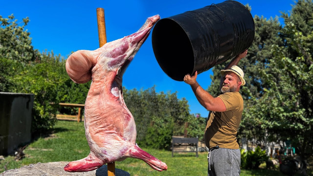 20 кг баран, зажаренный целиком на огромном костре! Мясо тает во рту