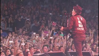 Fall Out Boy – Sugar, We’re Goin’ Down (Boys Of Zummer Live In Chicago)