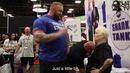 Бабуля снова унижает качков
