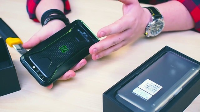 Игровой СМАРТФОН! Распаковка Xiaomi Black Shark – УБИЙЦА Razer Phone