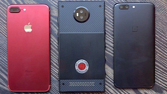 RED – Первый голографический смартфон