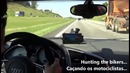 Audi R8 против двух байков на трассе