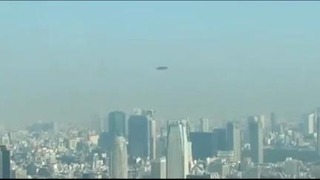 Неопознанный летающий объект (НЛО) завис над Токио