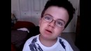 Прикол, парен очень смешно поет:)