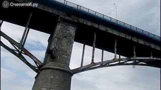 Паук-гигант на мосту