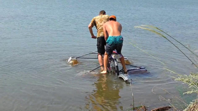 Езда Электро- Велосипеда по воде. Это возможно! АкваВел своими руками катамаран