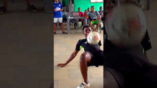 Most football touches with the abdomen in one minute ️️ 152 by Chukwuebuka Ezugha