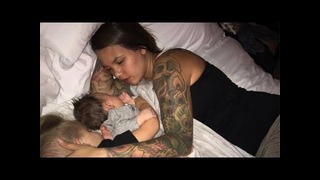 Муж сфотографировал свою спящую жену и поделился в интернете