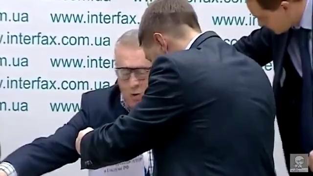 Жириновского закидали капустой в Киеве. полное видео