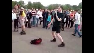 Мужик танцует тектоник по русски