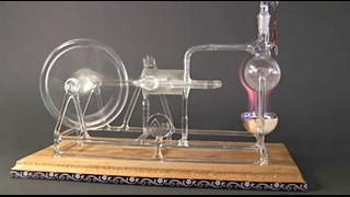 Миниатюрная модель парового двигателя из стекла