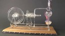 Миниатюрная модель парового двигателя из стекла