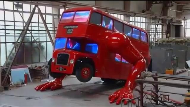 Лондонский автобус научили отжиматься
