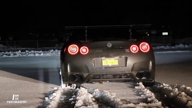 Nissan GTR и ночные покатушки по снегу