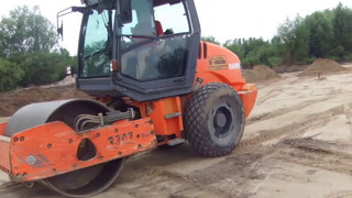 Отсыпка и трамбовка грунта виброкатком перед началом строительства – steh39.ru