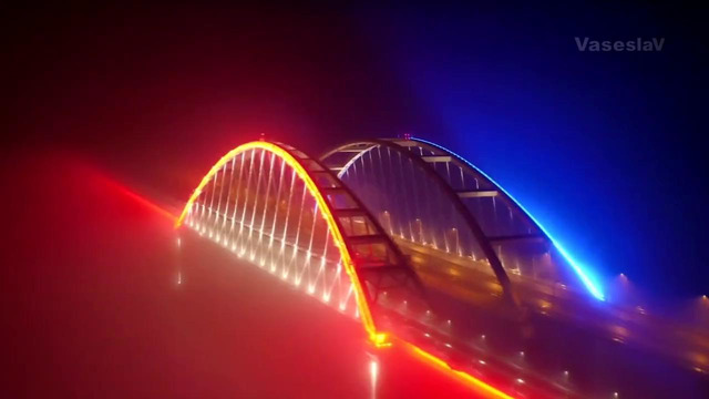 Подсветка крымского моста – комментарии иностранцев