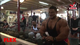 Roelly Winklaar Trains Chest and Arms in Preparation for the Chicago Pro