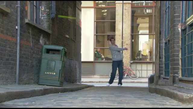 Энди Маррей играет в уличный теннис в Лондоне в рекламе ракеток HEAD