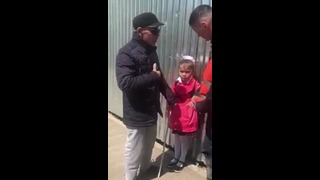 Незнакомый человек под видом Дедушки хотел забрать чужого ребенка из школы