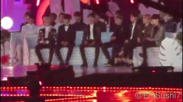 161119 BTS react to IKON @ Melon music awards 2016