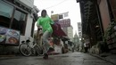 Funky Lia Popping in Mechanical Seoul