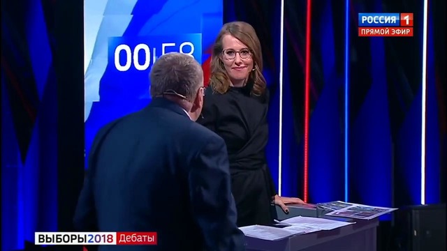 СКАНДАЛ! Собчак облила Жириновского водой на дебатах у Соловьева
