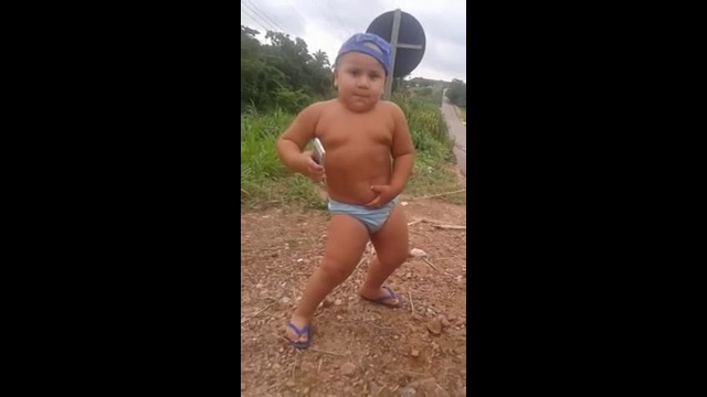 Малыш зажигает