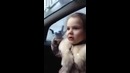Девочка объясняет отцу, что нельзя ругать маму