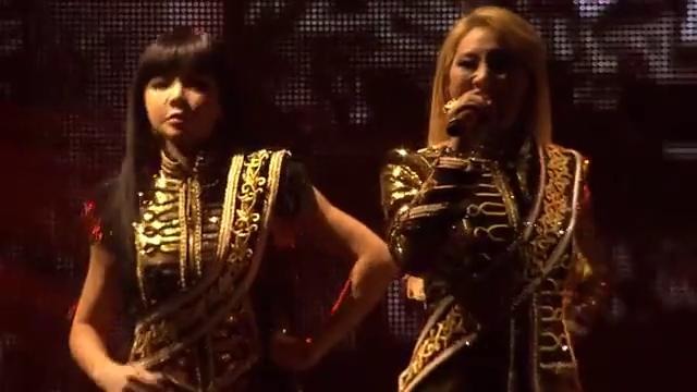 2NE1 – Crush live performance