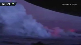 На Гавайях вулканическая бомба попала в туристическое судно