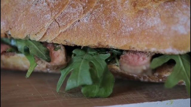 Сэндвич со стейком (Рецепты Bon Appetit)