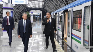 Shavkat Mirziyoyev Toshkent yerusti halqa metrosining dastlabki yo‘lovchisi bo‘ldi
