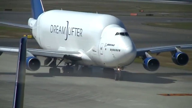 Boeing Dreamlifter – самый большой грузовой самолет