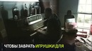 Житель Техаса вернулся в затопленный после урагана “Харви” дом