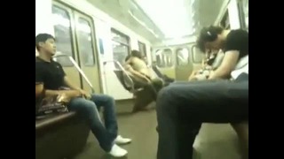 Обалдевшая баба в метро